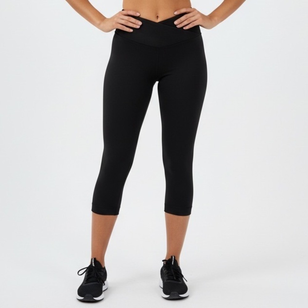 CALLA Black‎ Crossover Waist Capri Leggings Size M Athleisure Workout Fitness